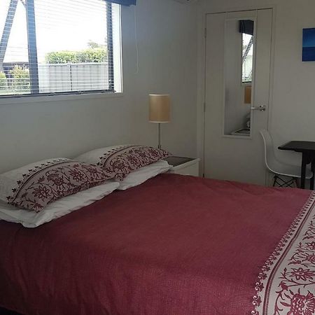 Accommodation In Frimley Hastings Exterior photo
